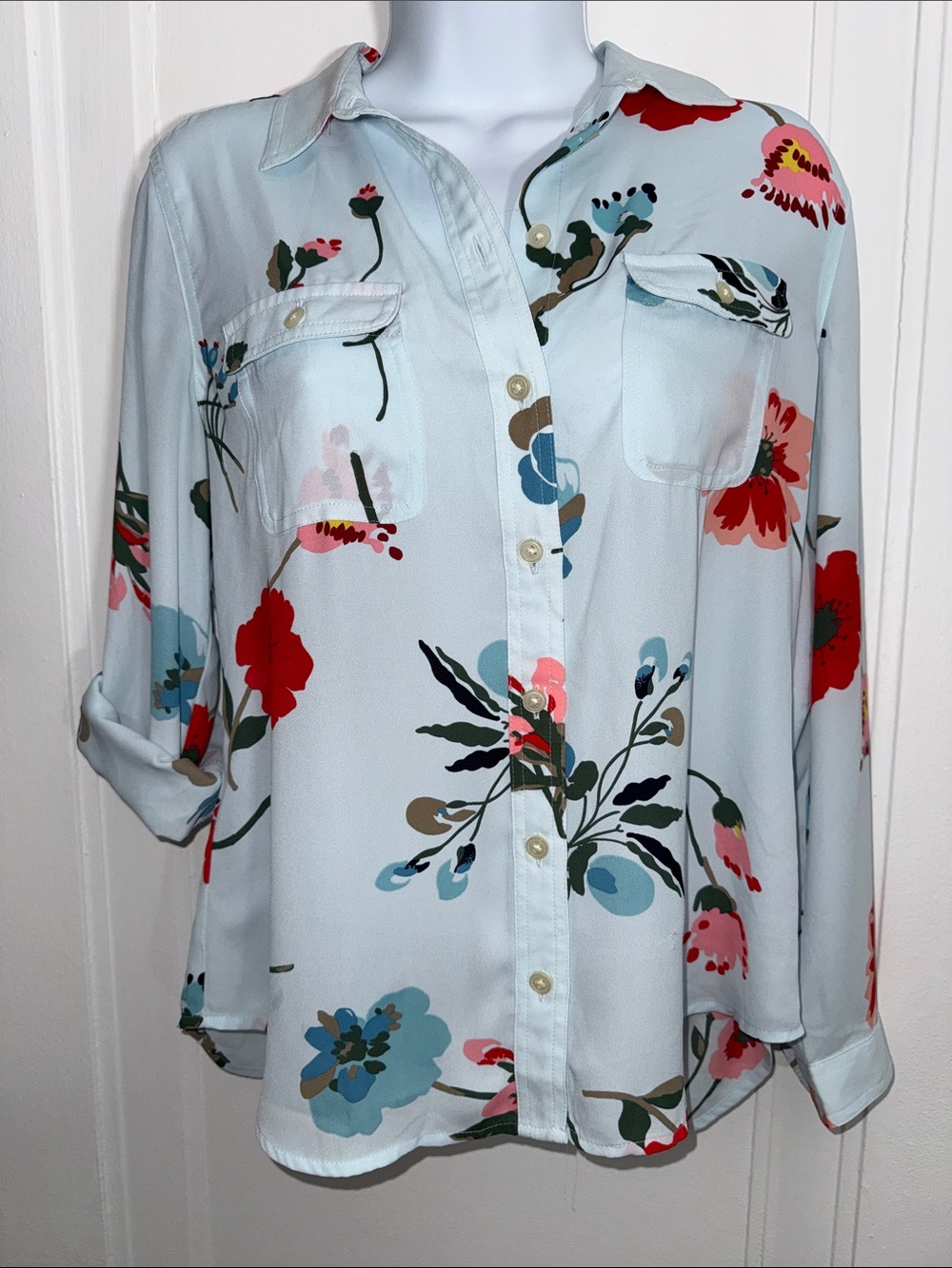 LOFT Light Blue Floral Button-Down Shirt size small petite